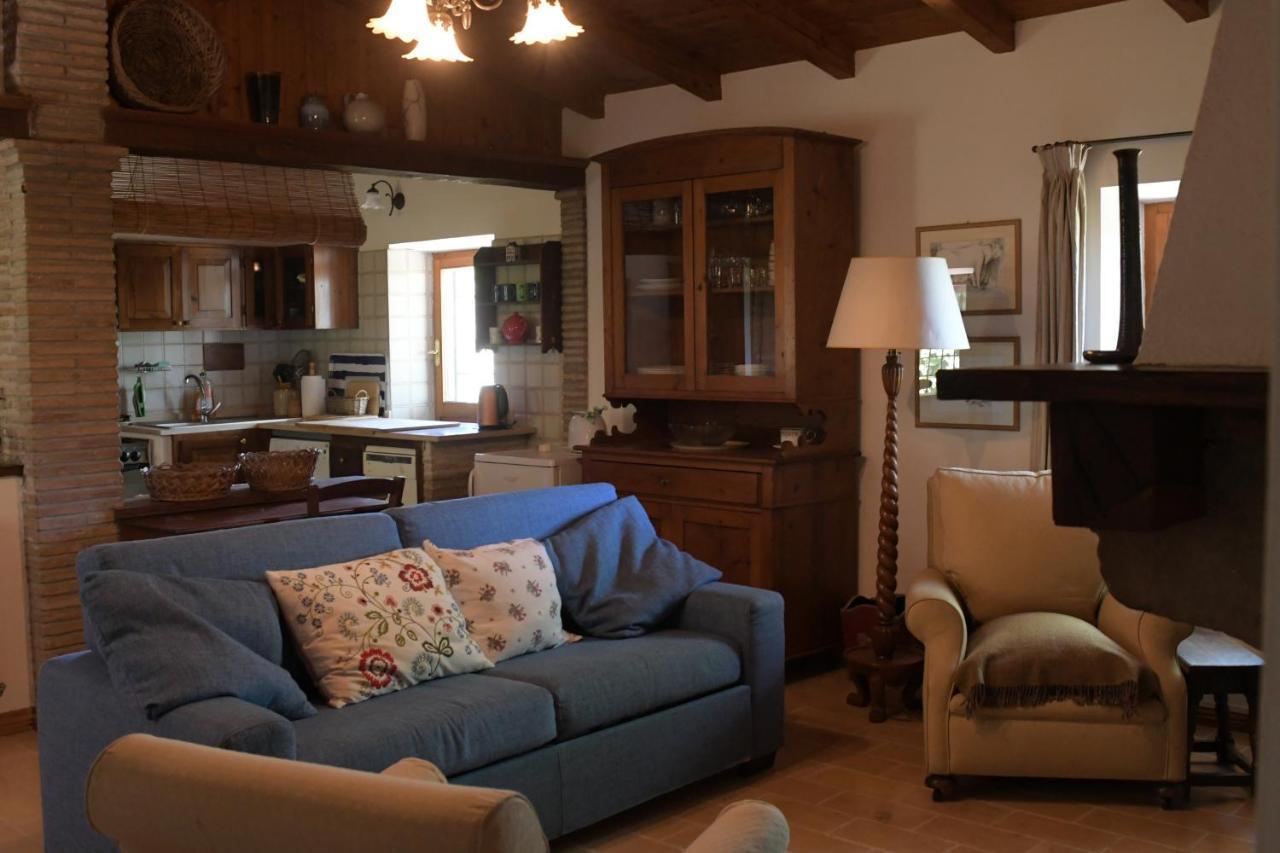 Localita S Cecilia 30, Urbania Apartment Luaran gambar