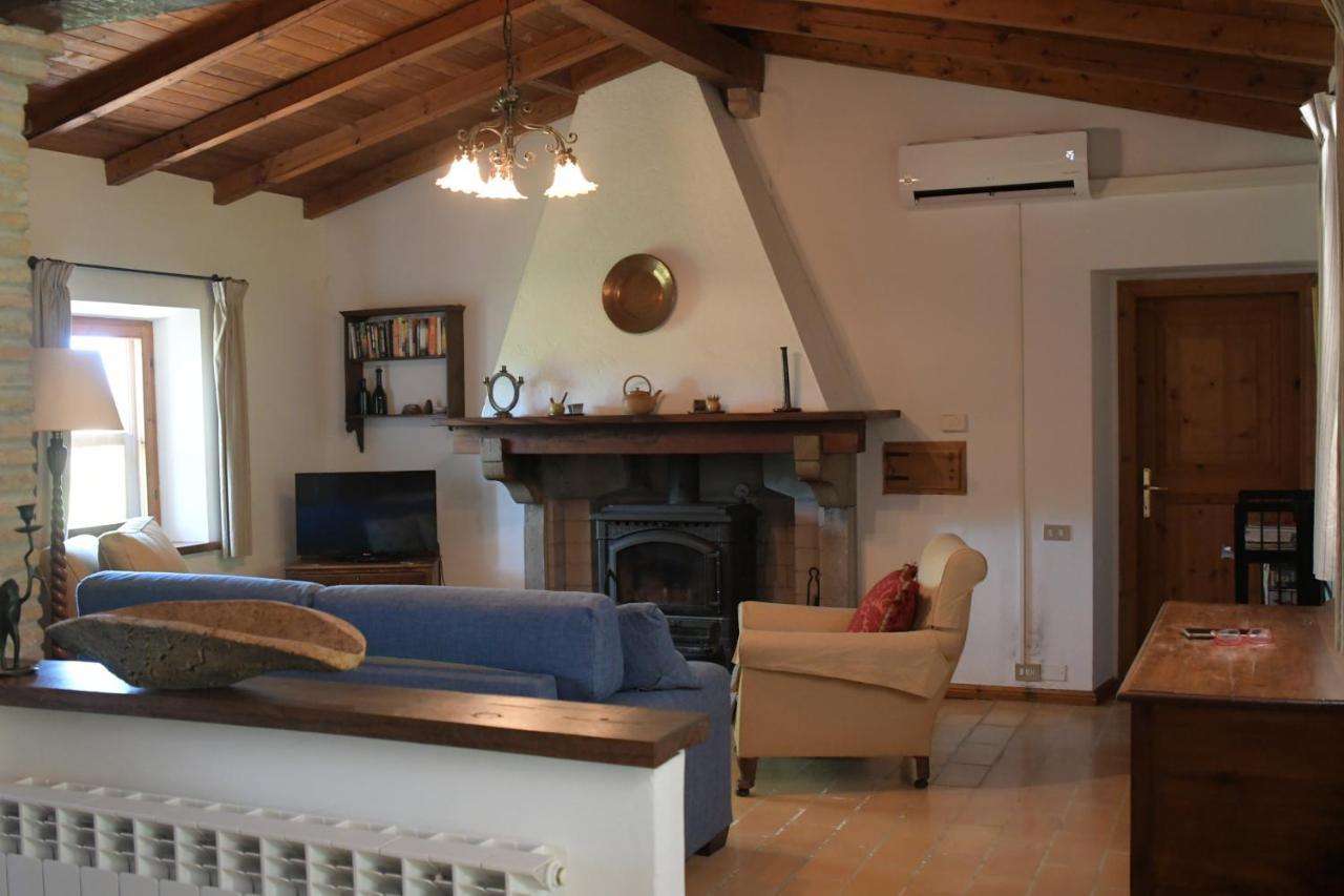 Localita S Cecilia 30, Urbania Apartment Luaran gambar
